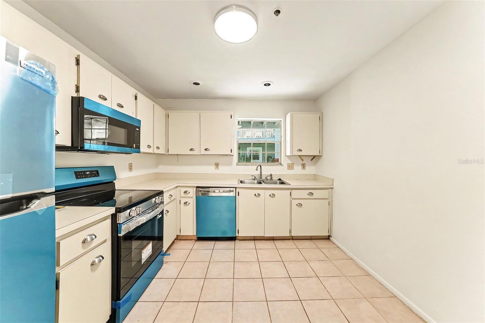 RAINTREE VILLAGE CONDO N - Residential