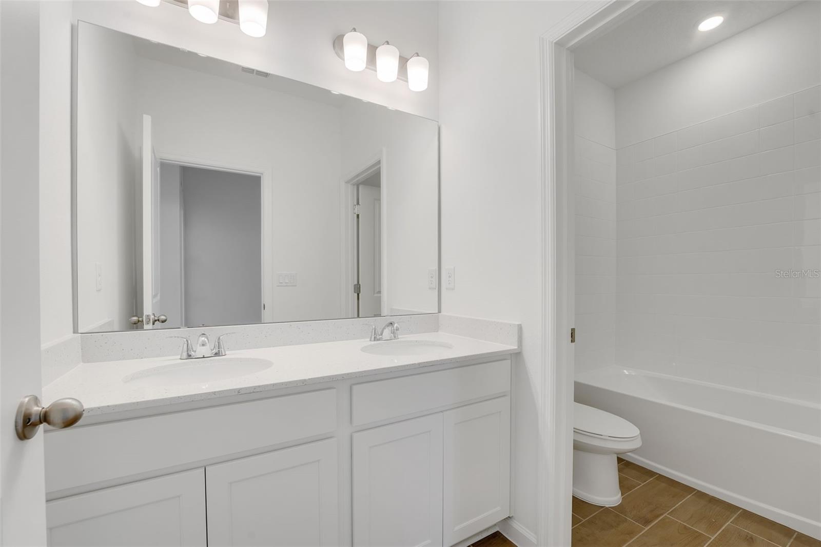 RESERVES AT HAMMOCK OAKS - Residential