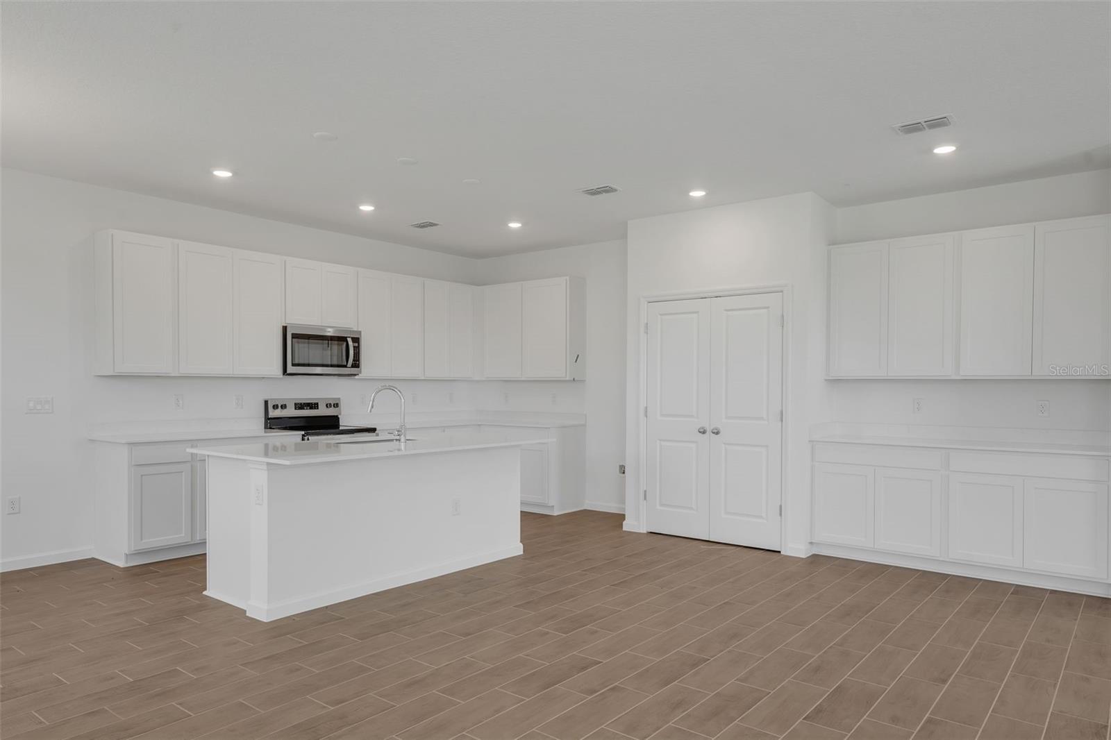 RESERVES AT HAMMOCK OAKS - Residential