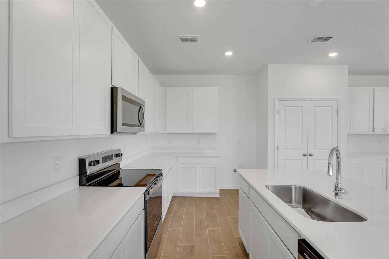 RESERVES AT HAMMOCK OAKS - Residential