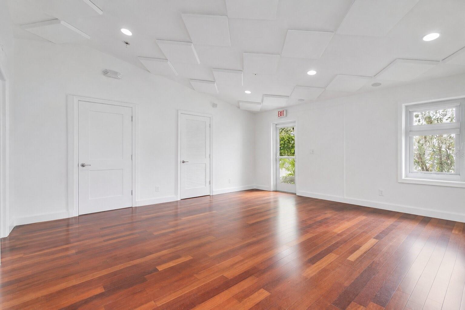 MOUNT VERNON HEIGHTS - Commercial Sale