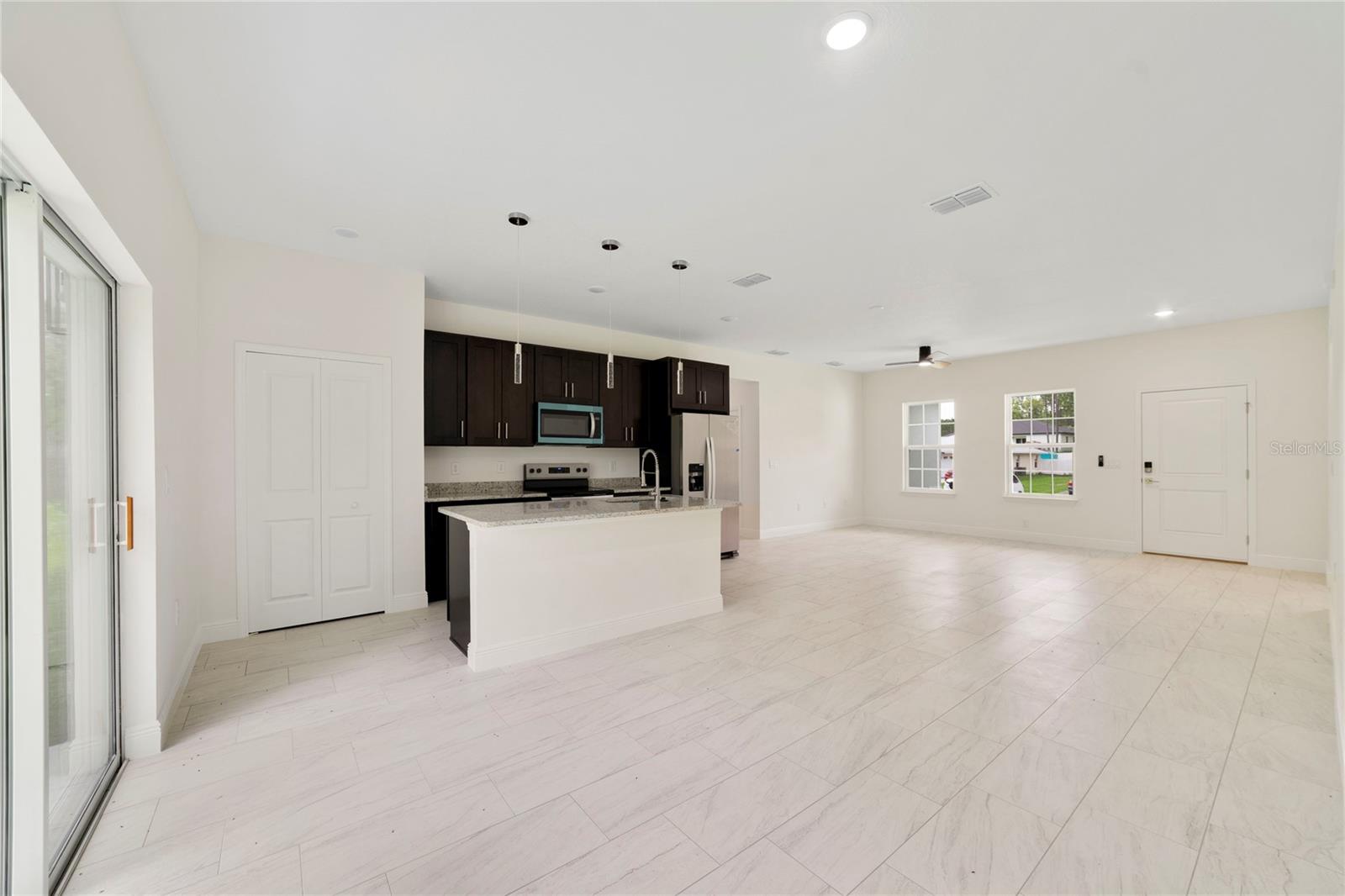 CITRUS SPGS UNIT 03 - Residential Lease