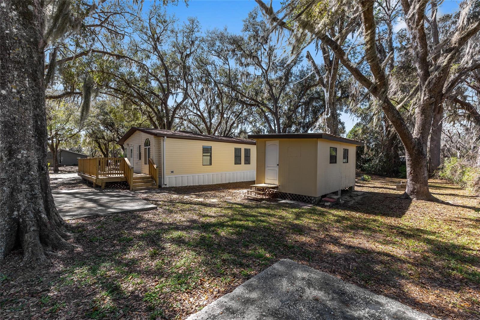 RIVER RETREATS - Residential