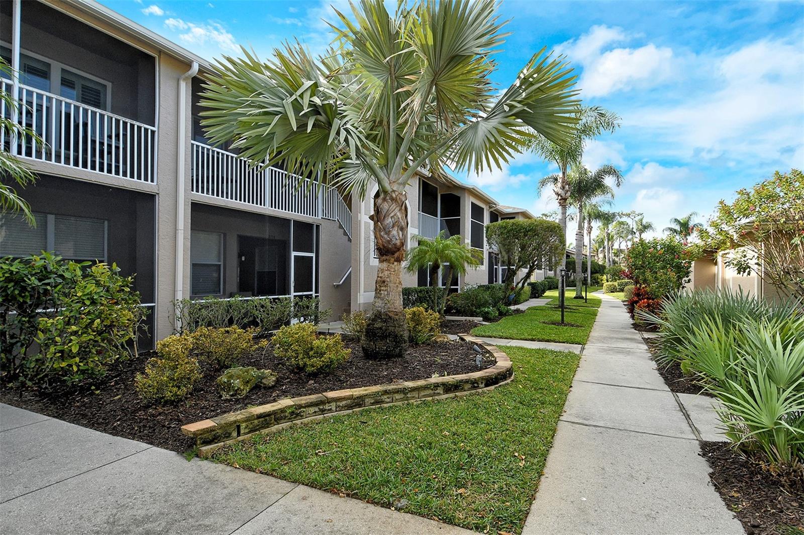 HERITAGE OAKS GOLF & COUNTRY CLUB - Residential