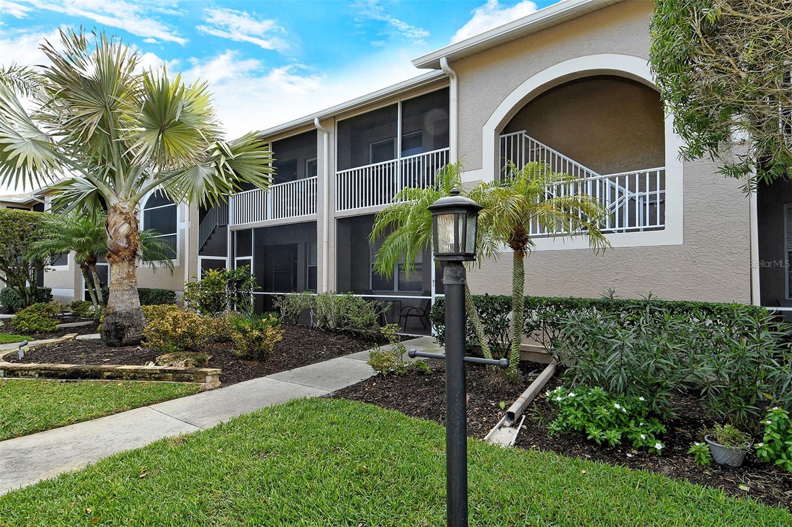 HERITAGE OAKS GOLF & COUNTRY CLUB - Residential