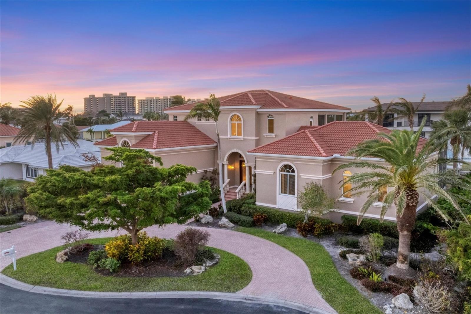 COUNTRY CLUB SHORES - Residential