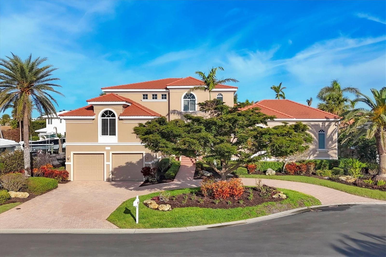COUNTRY CLUB SHORES - Residential