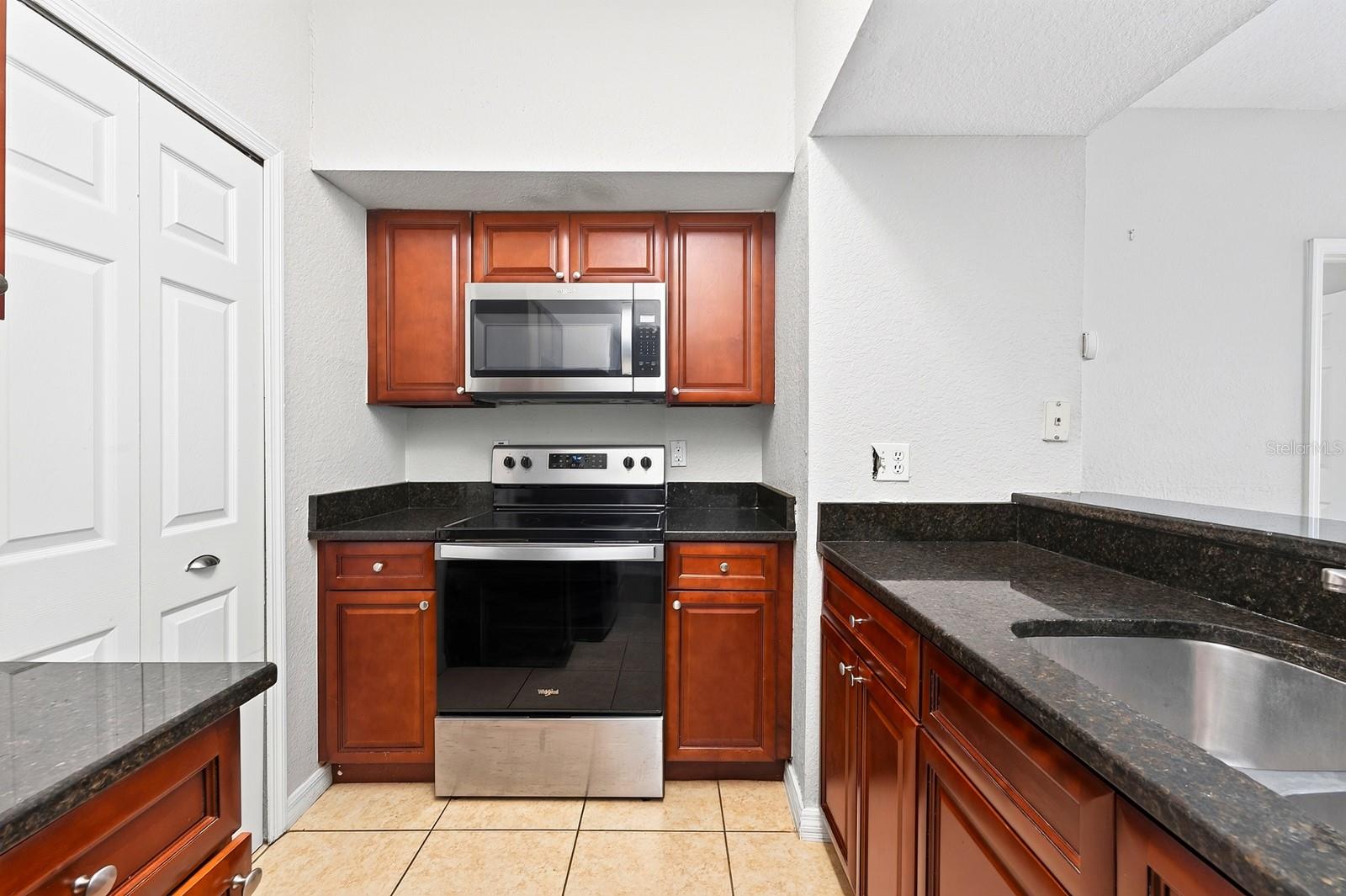 CHARLES TOWNE/PK CENTRAL CONDO - Residential