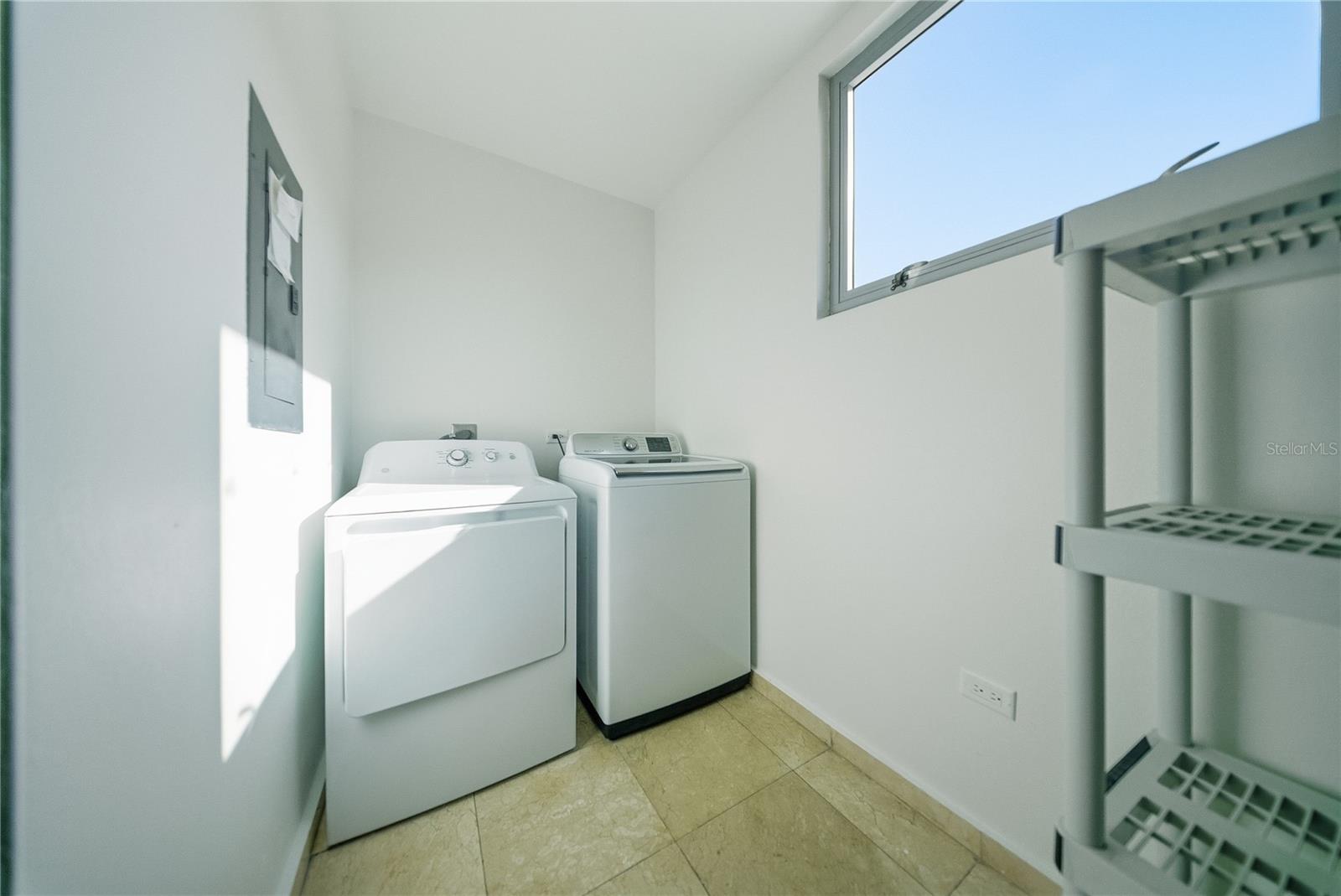 OCEAN BLUE TOWERS - Residential