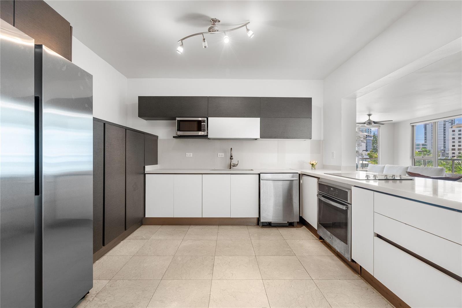 OCEAN BLUE TOWERS - Residential