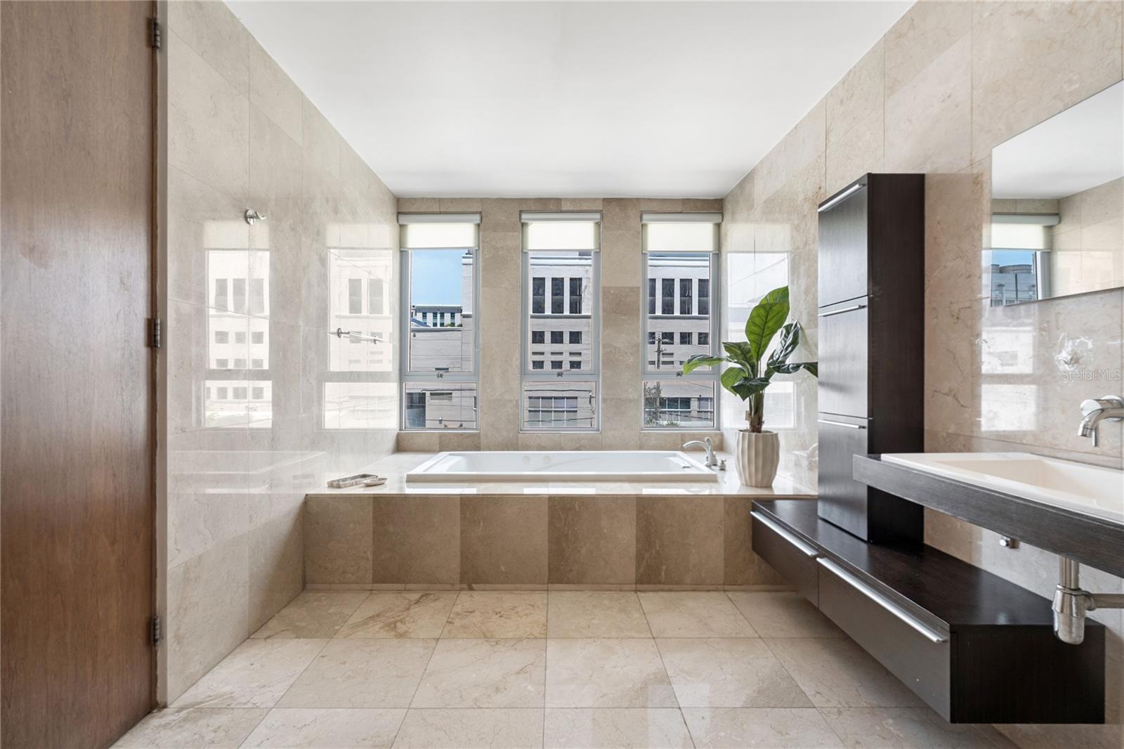 OCEAN BLUE TOWERS - Residential