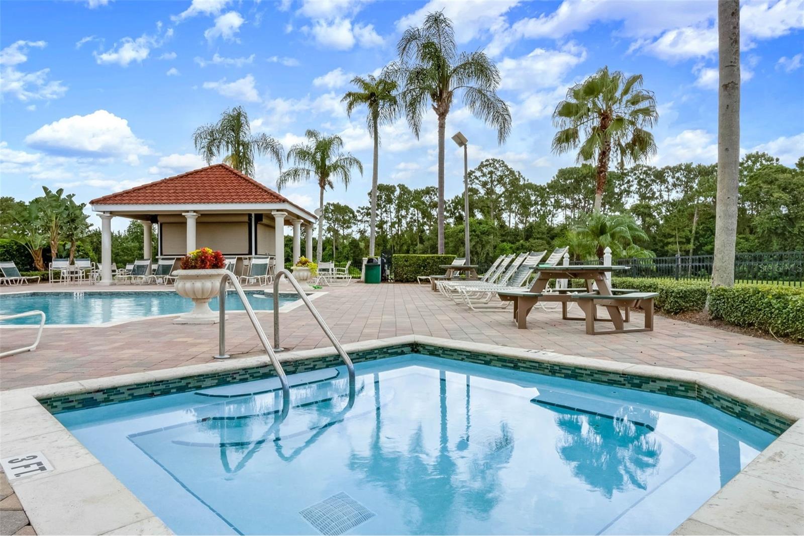 EMERALD ISLAND RESORT PH 4 - Residential