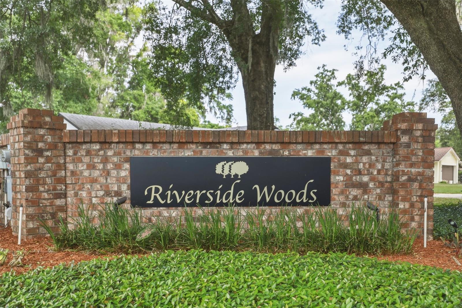 RIVERSIDE WOODS - Residential