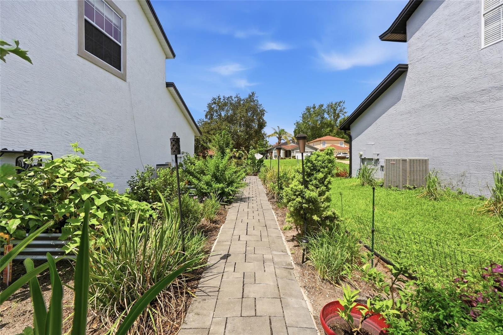 PEMBROOKE - Residential