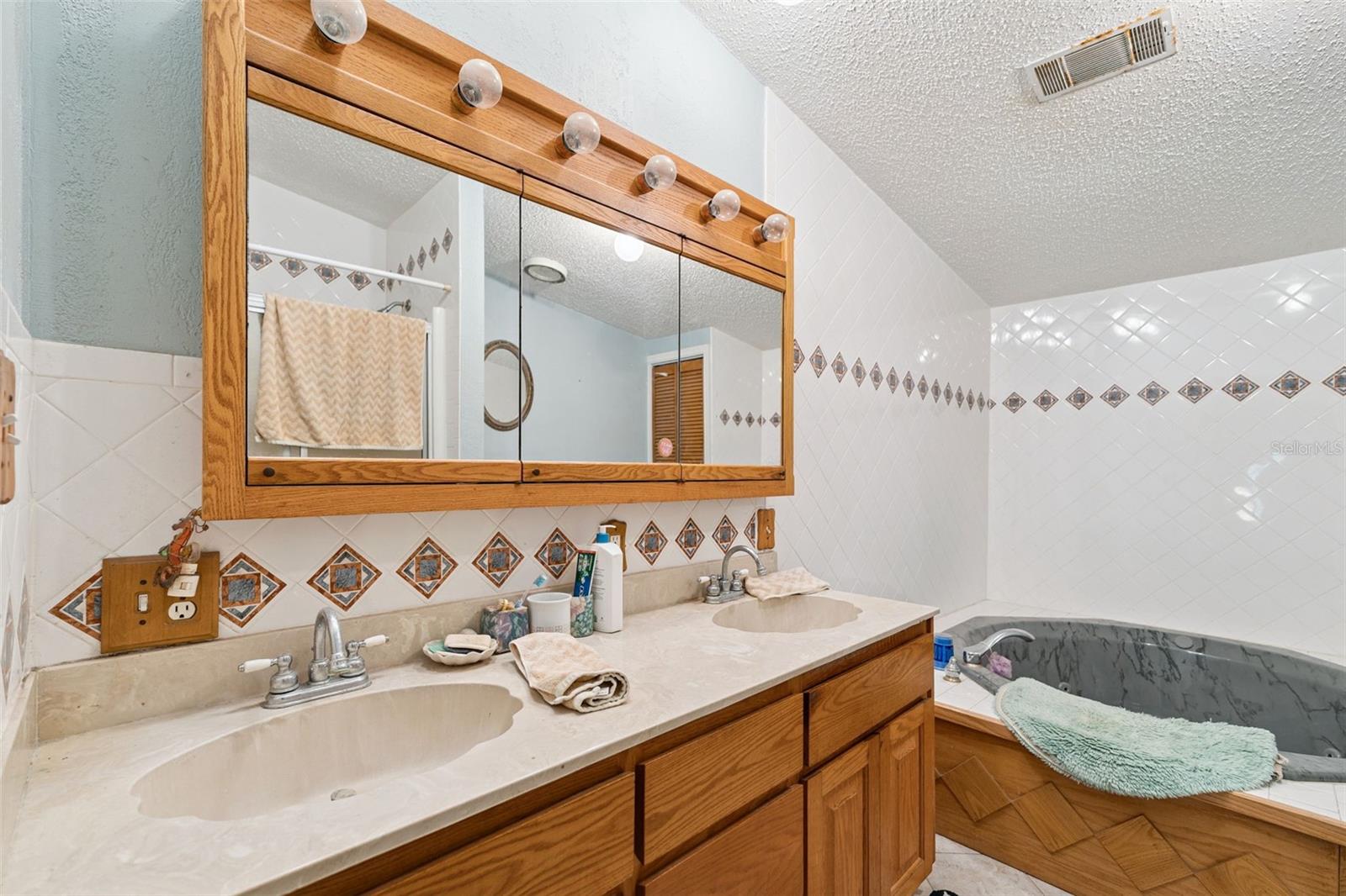 LAKEWOOD ACRES - Residential