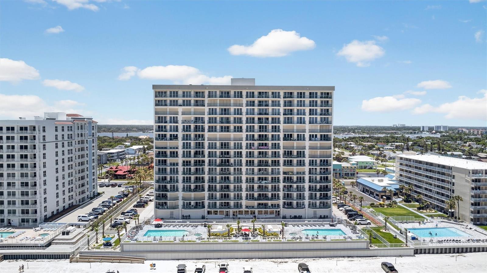 TOWERS GRANDE - Residential