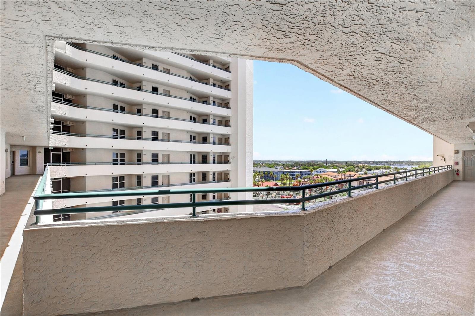 TOWERS GRANDE - Residential