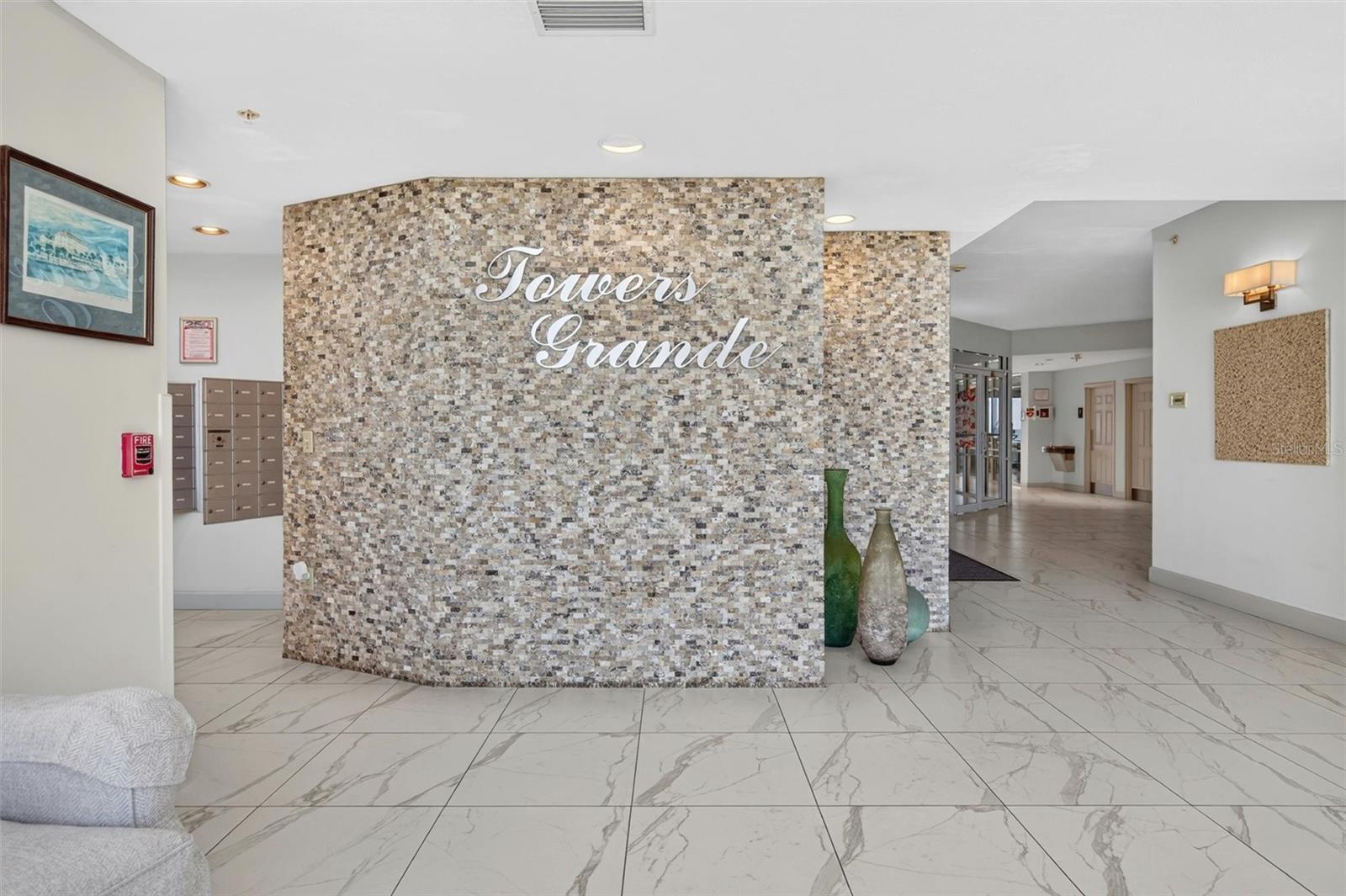 TOWERS GRANDE - Residential