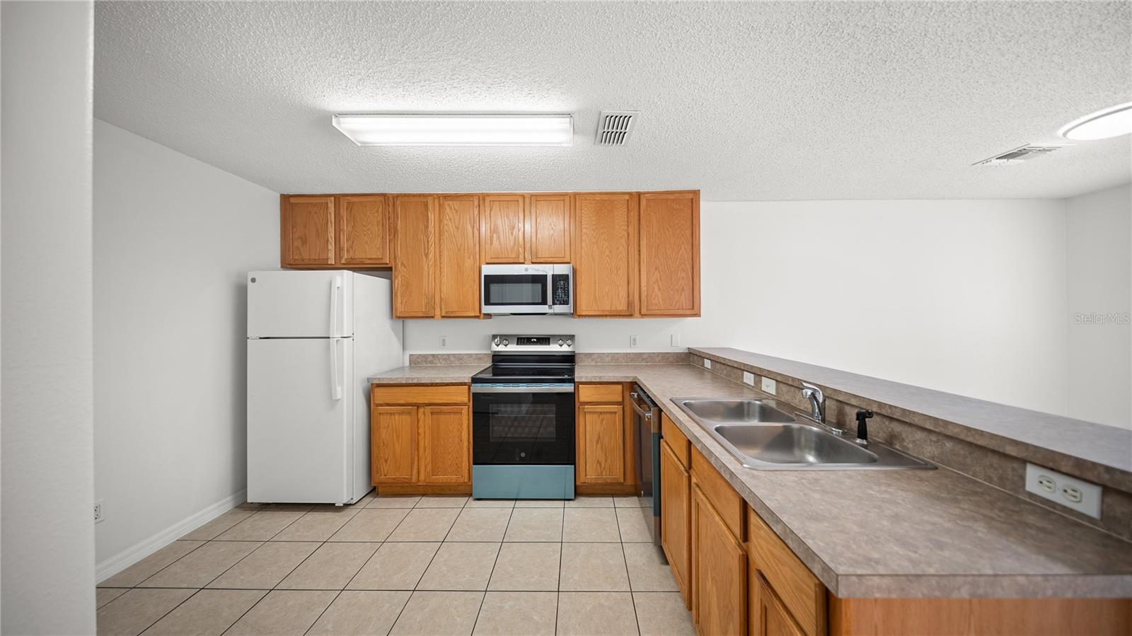 WATERFORD VILLAS 51 103 - Residential Lease