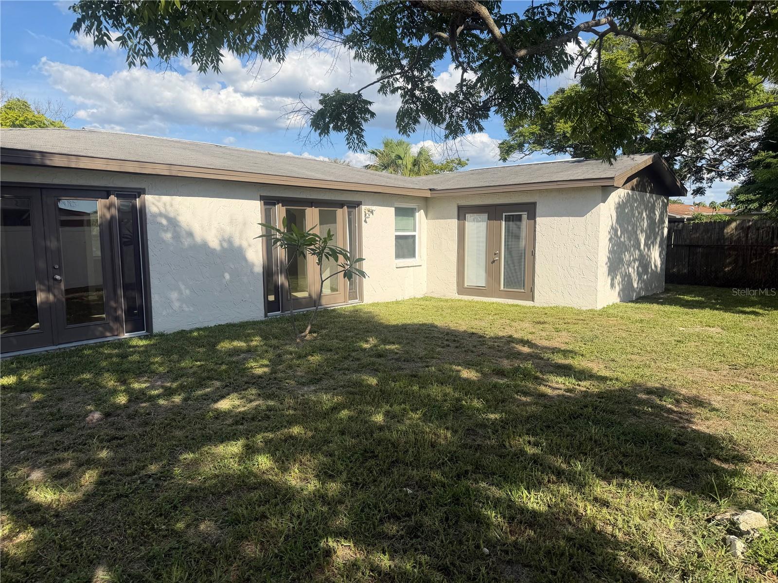 REGENCY PARK - Residential