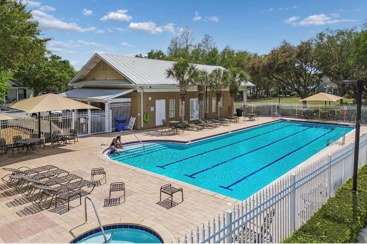 LONGLEAF NEIGHBORHOOD FOUR PHASE I PB 95 PG 127 BL - Residential Lease