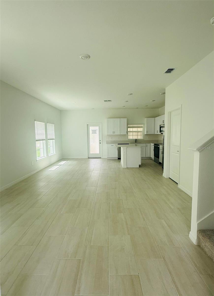 LONGLEAF NEIGHBORHOOD FOUR PHASE I PB 95 PG 127 BL - Residential Lease