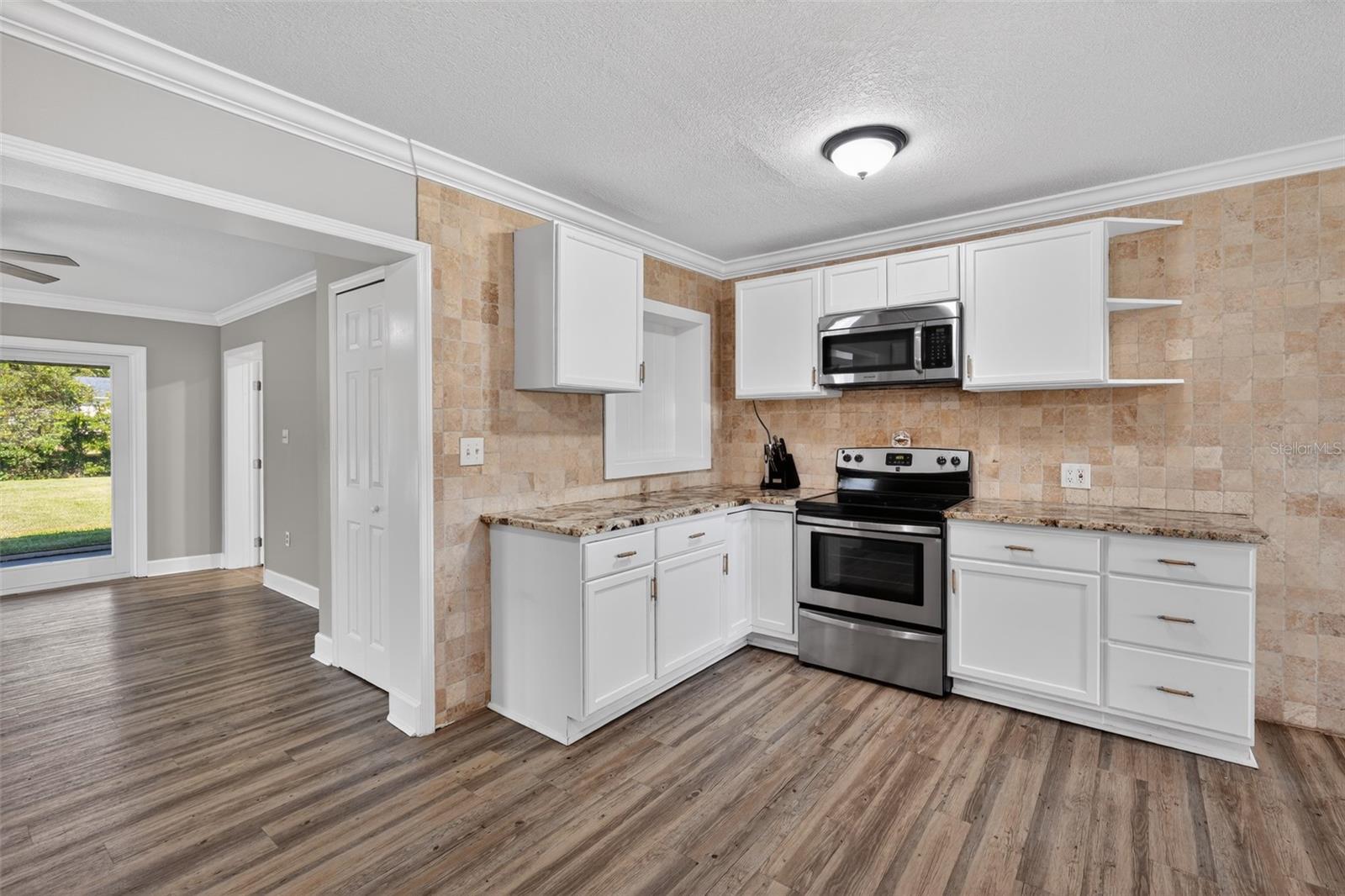 NEW EDEN ON THE LAKES UNIT 15 REPLAT - Residential