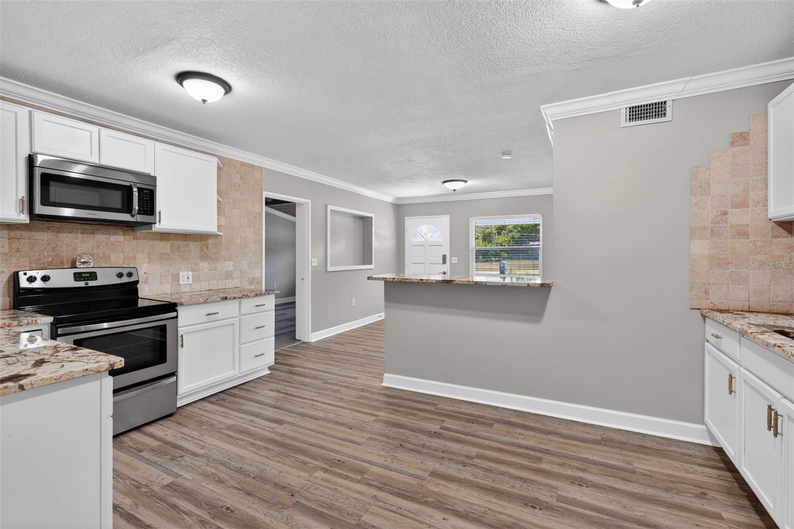 NEW EDEN ON THE LAKES UNIT 15 REPLAT - Residential