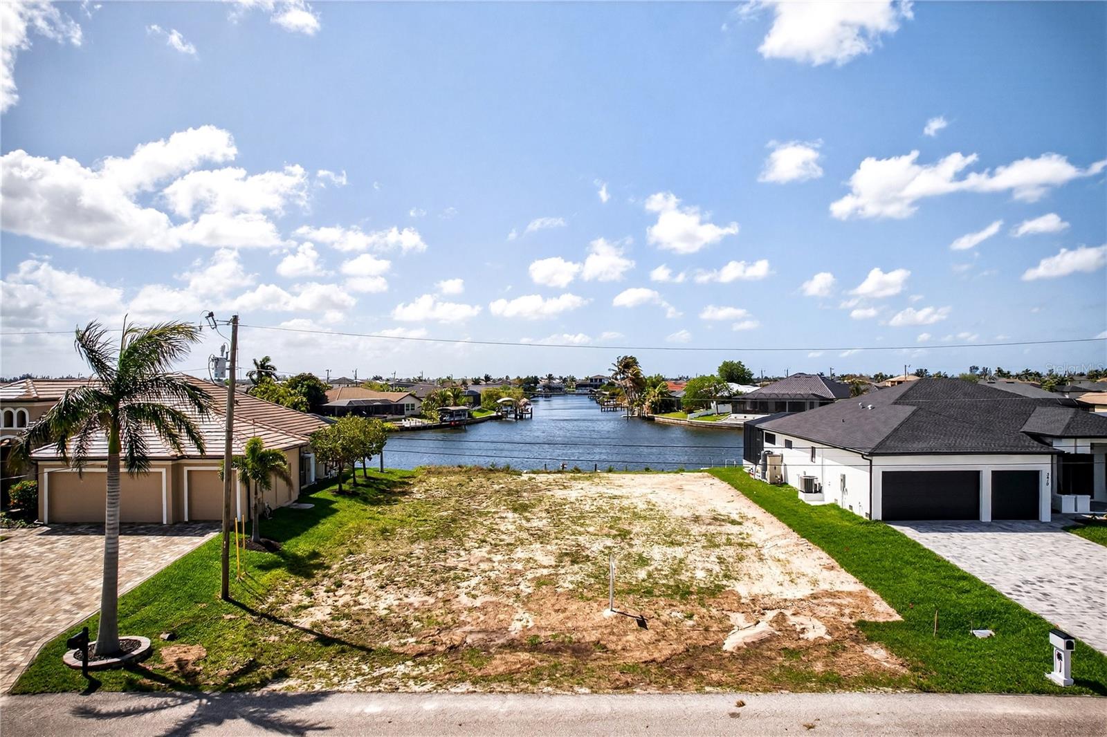 CAPE CORAL - Land
