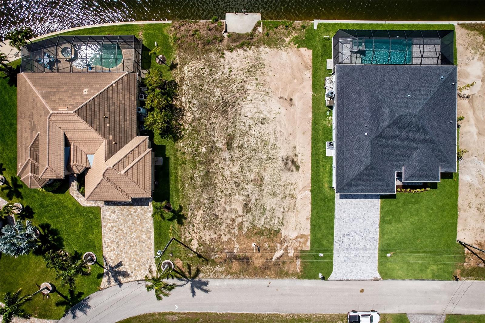 CAPE CORAL - Land