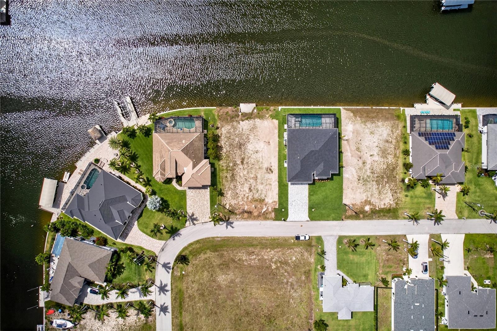 CAPE CORAL - Land