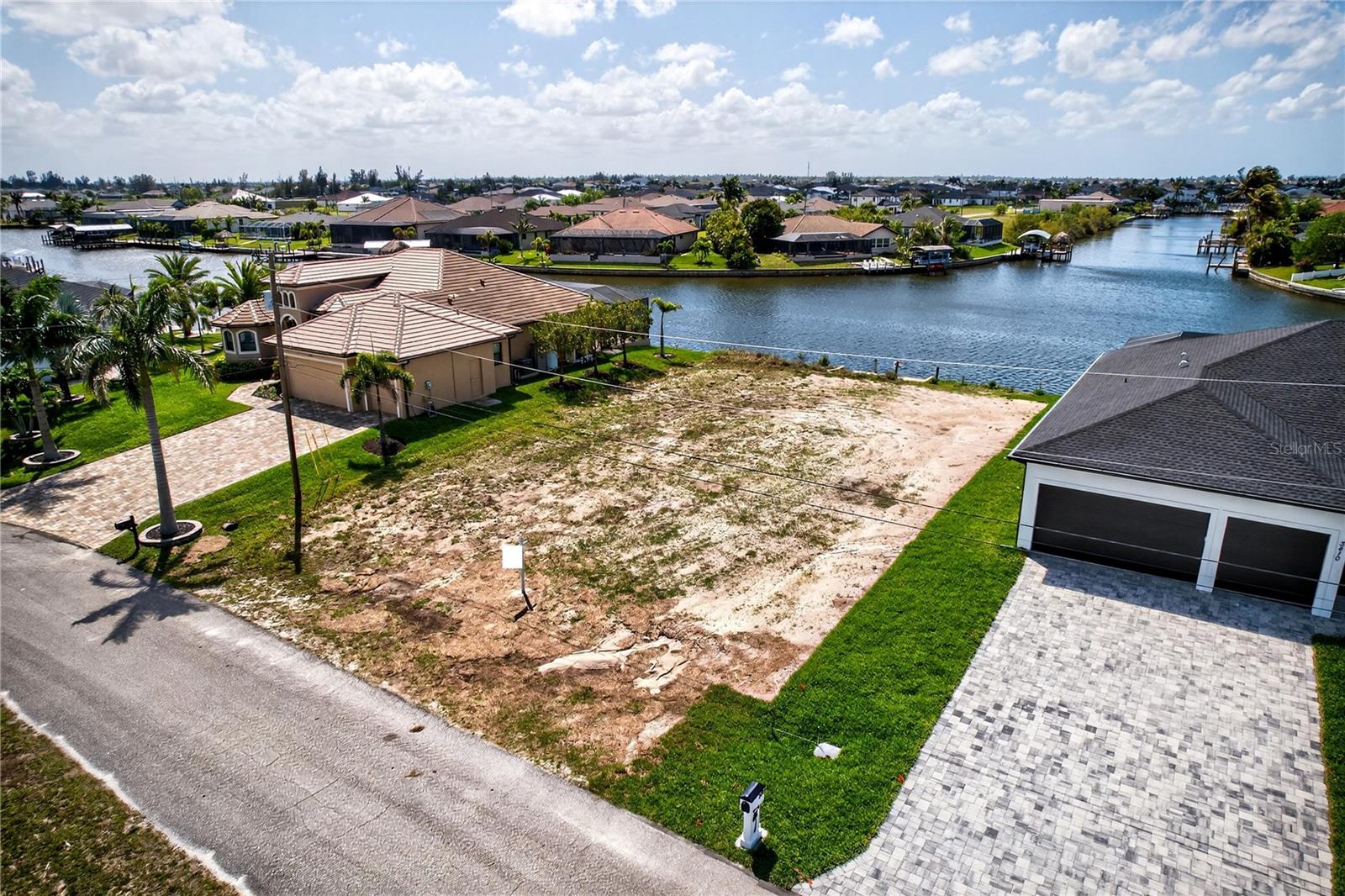 CAPE CORAL - Land