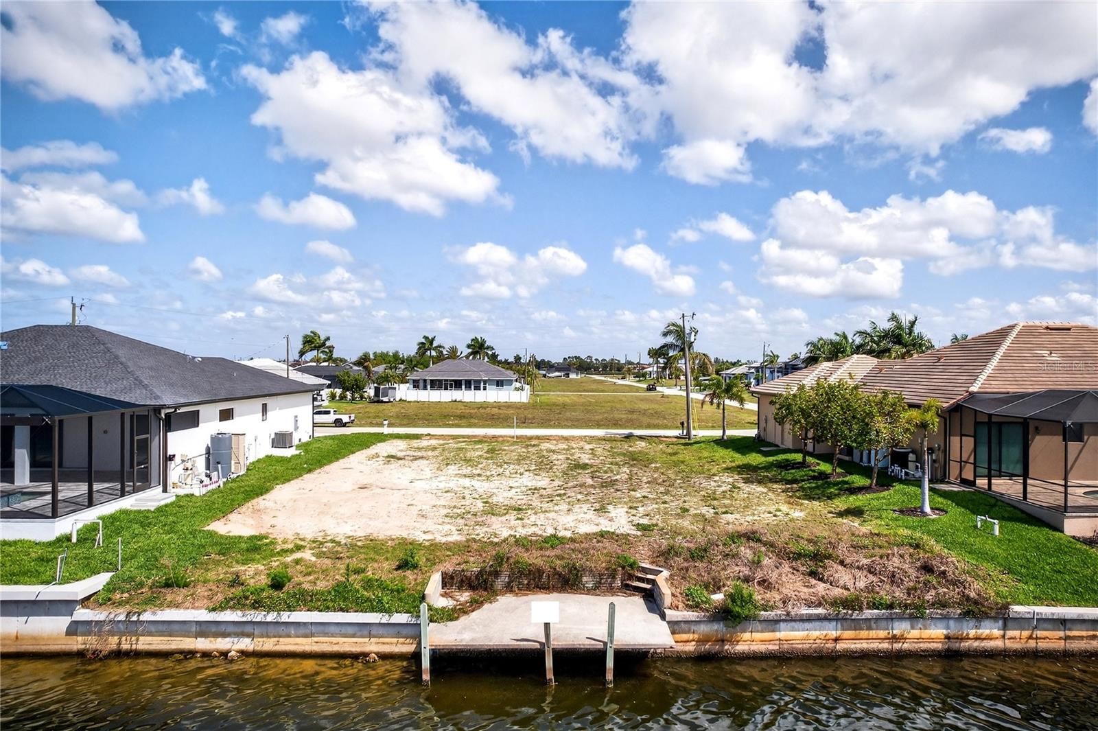 CAPE CORAL - Land
