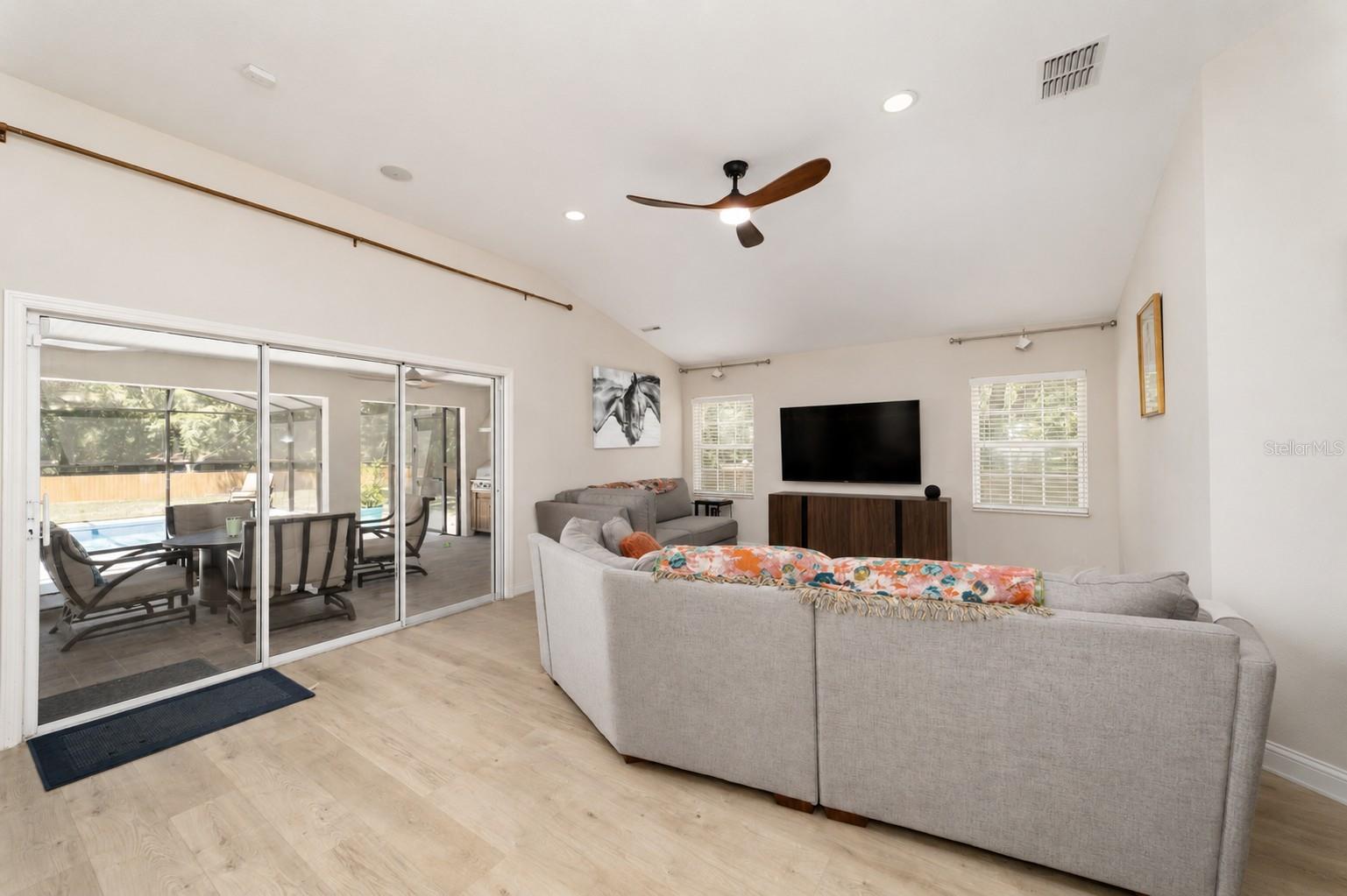 MEADOWBROOK RANCHES - Residential