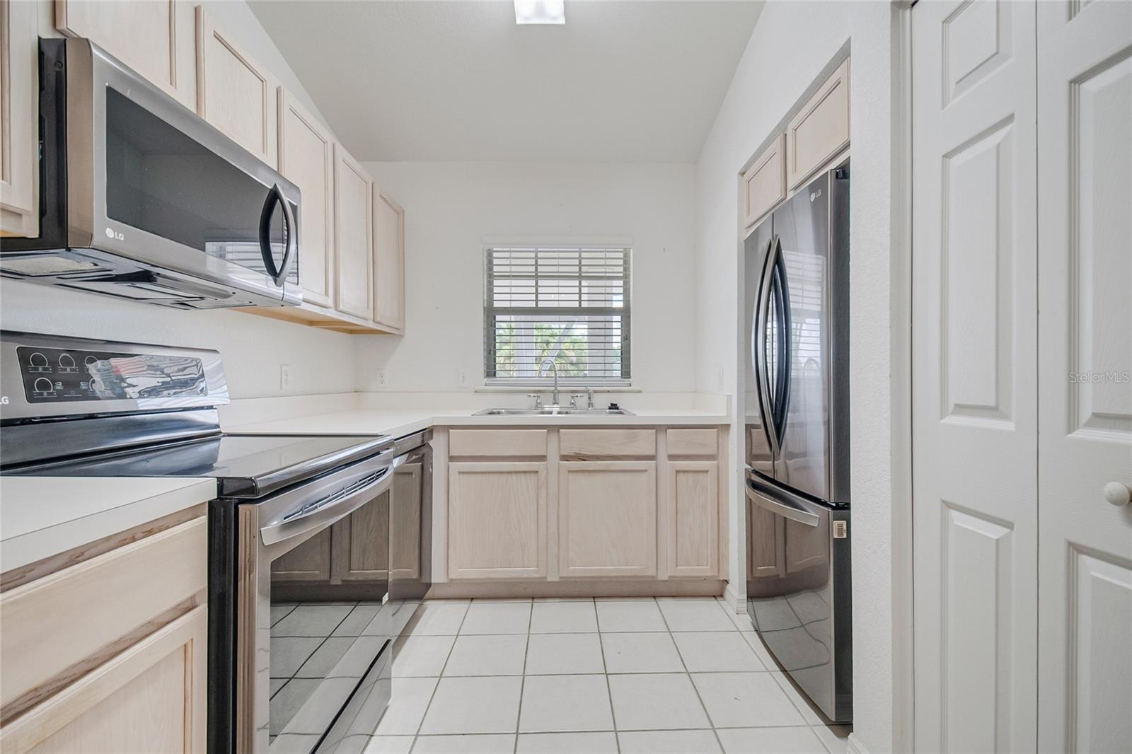 ST ANDREWS AT IMPERIALAKES CONDO - Residential