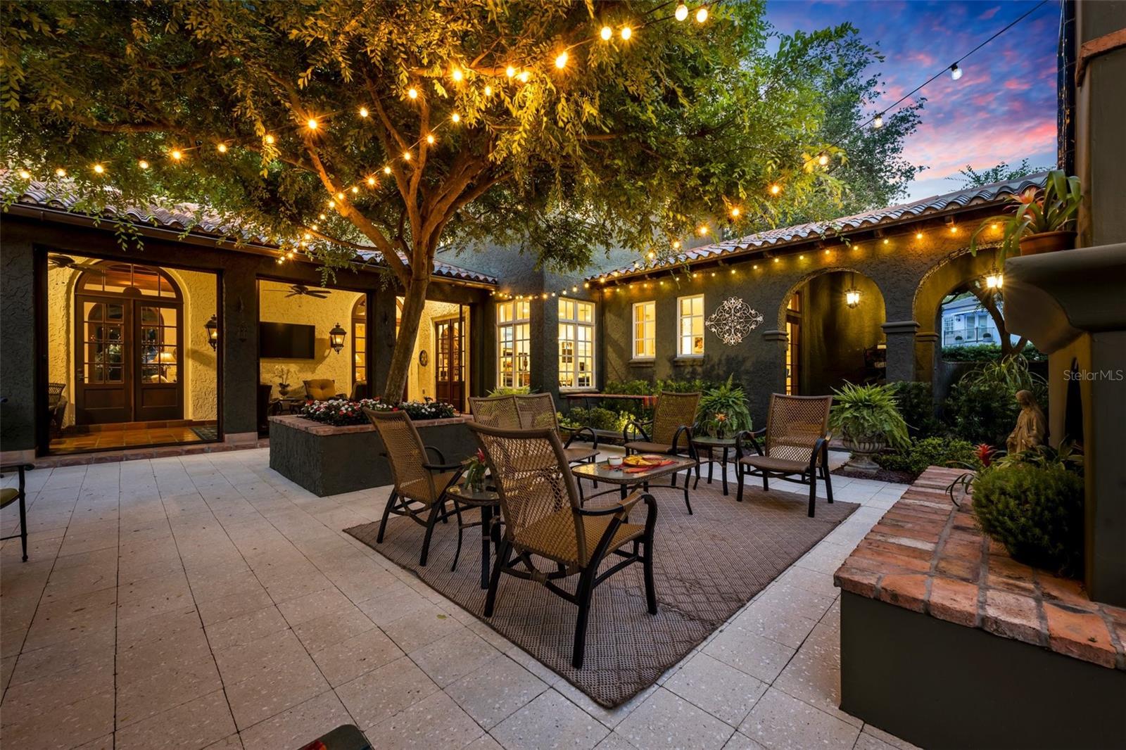 TWELVE OAKS - Residential