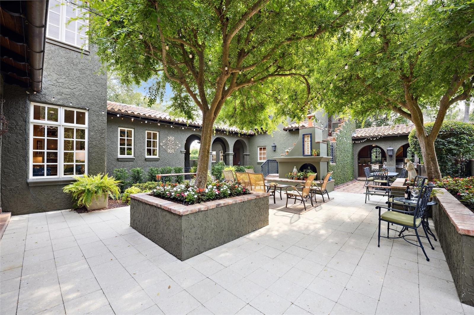 TWELVE OAKS - Residential