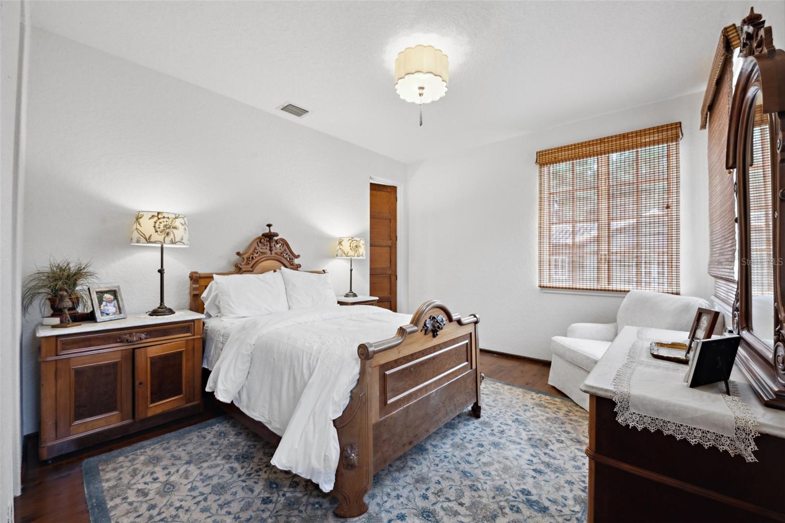 TWELVE OAKS - Residential