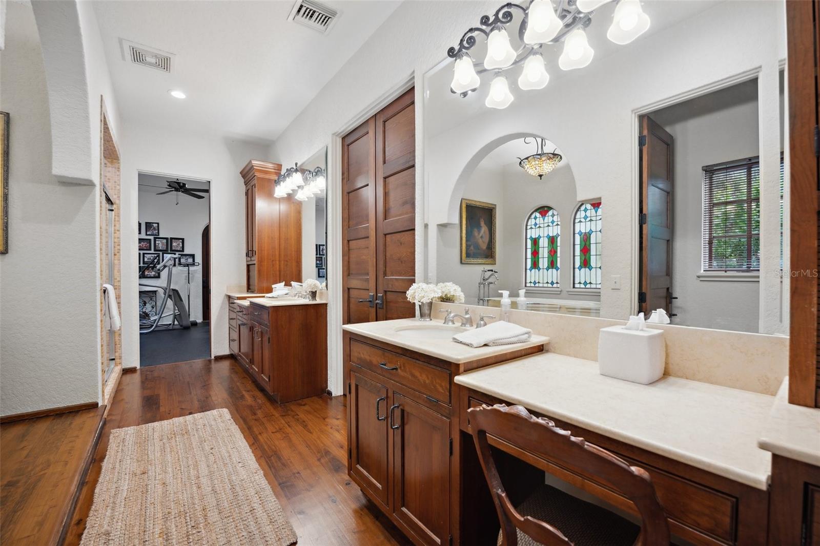 TWELVE OAKS - Residential