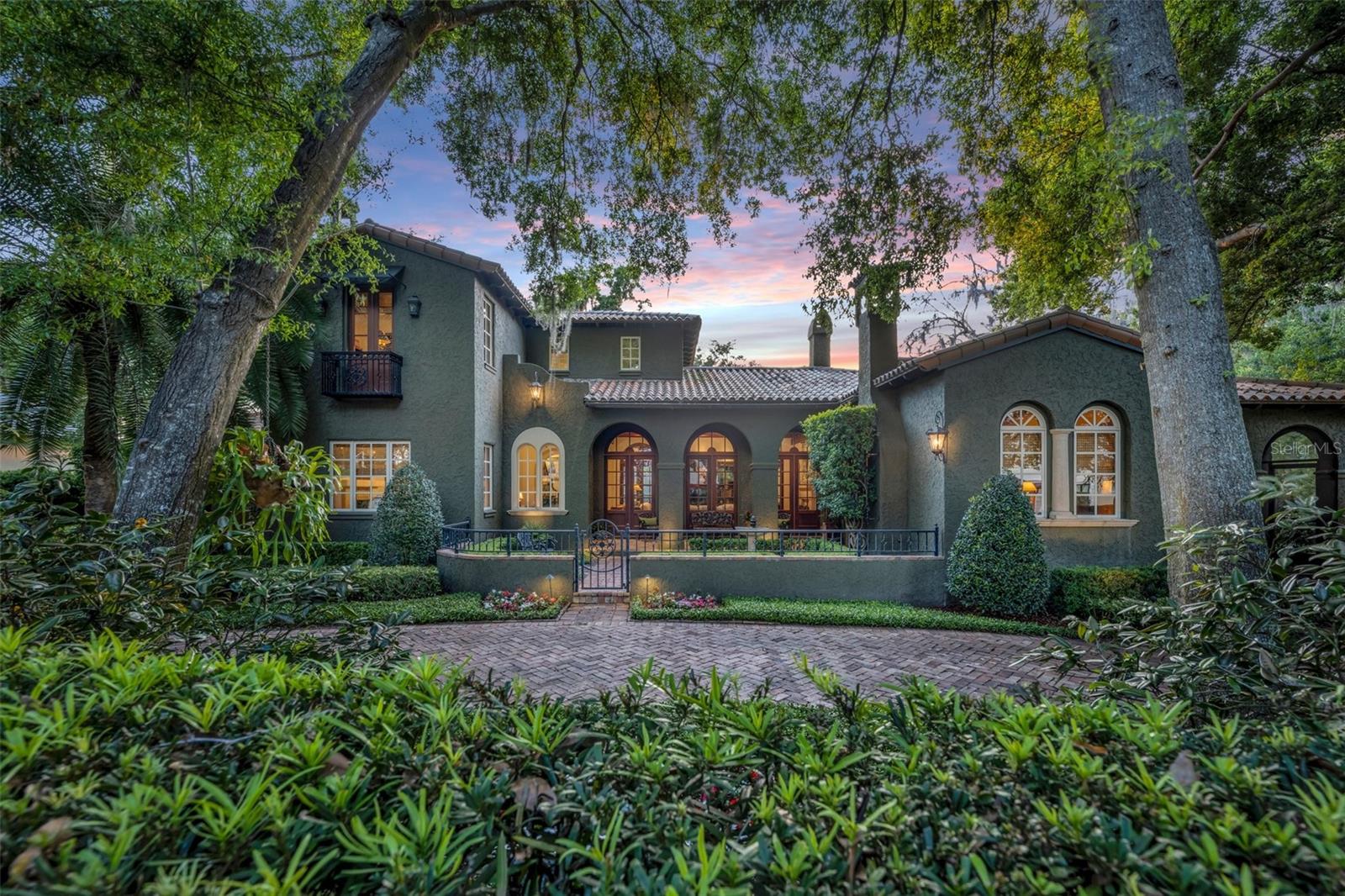 TWELVE OAKS - Residential