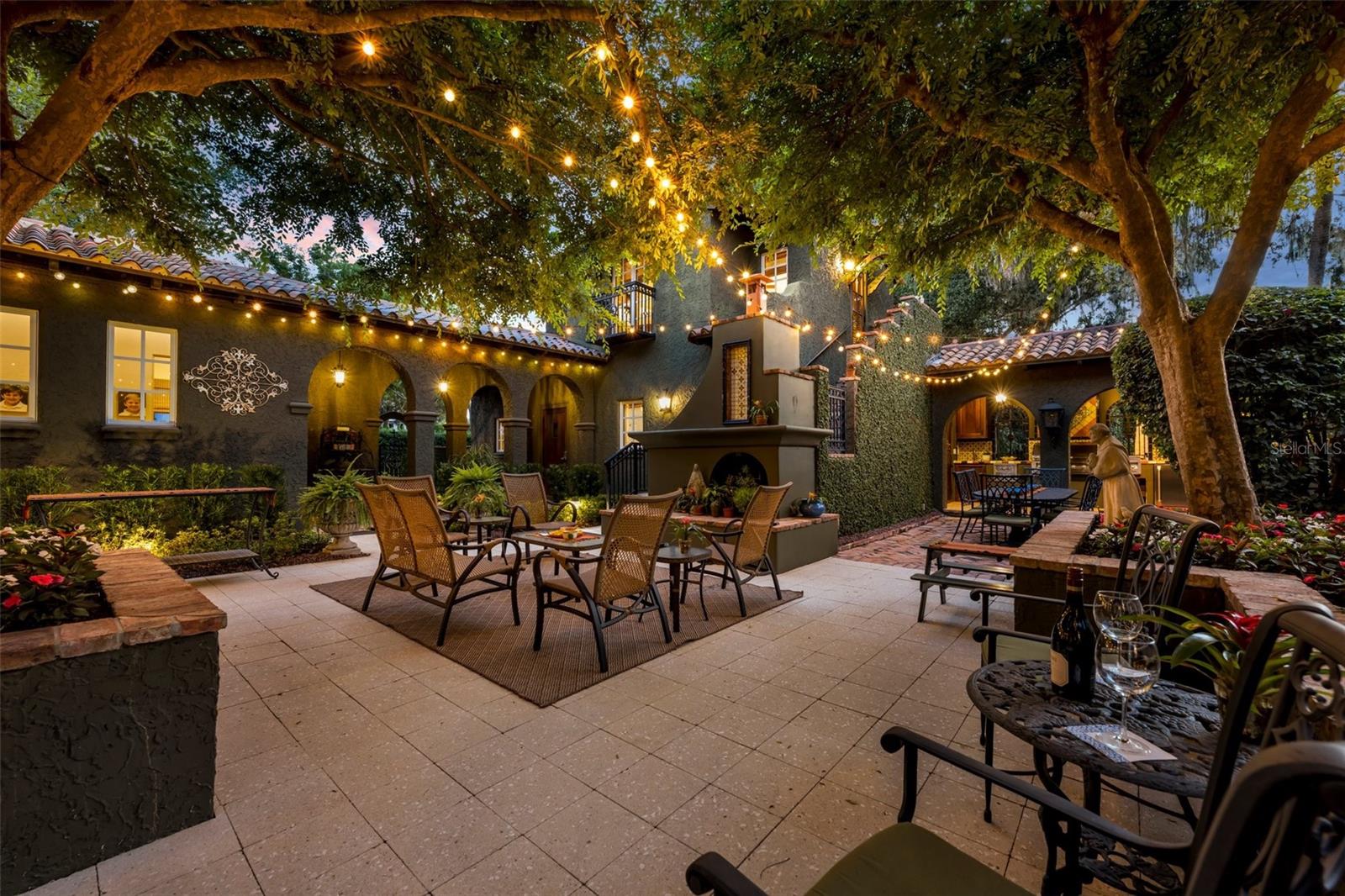 TWELVE OAKS - Residential