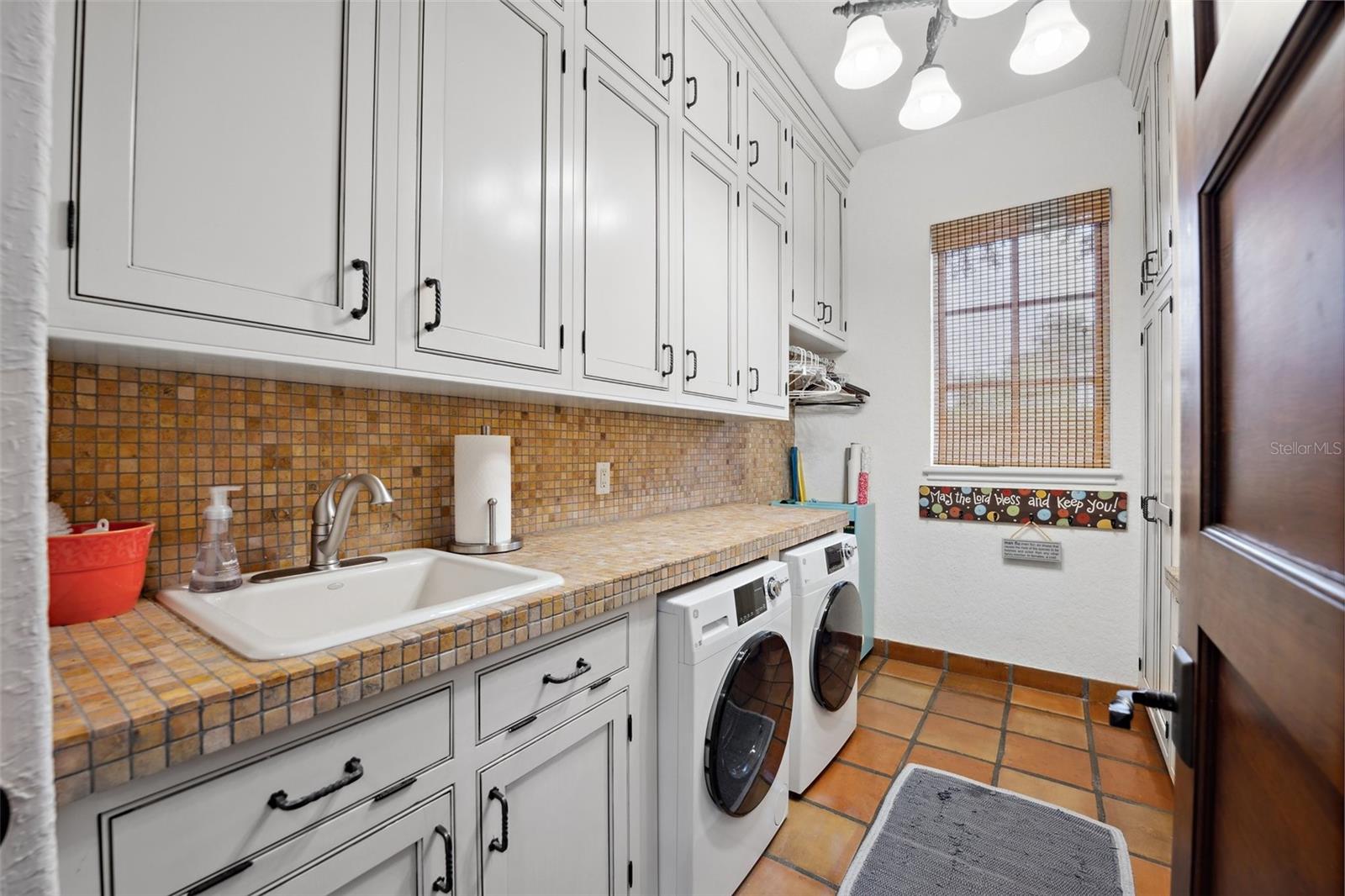 TWELVE OAKS - Residential