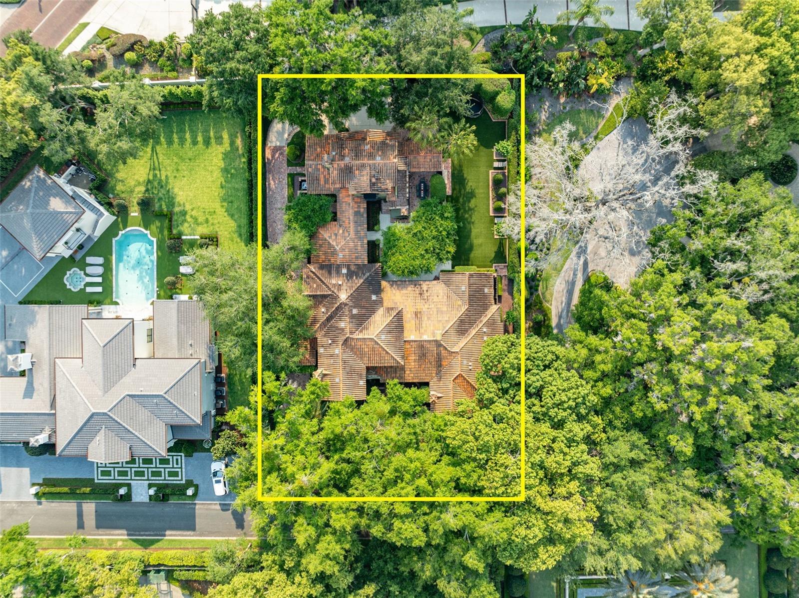 TWELVE OAKS - Residential