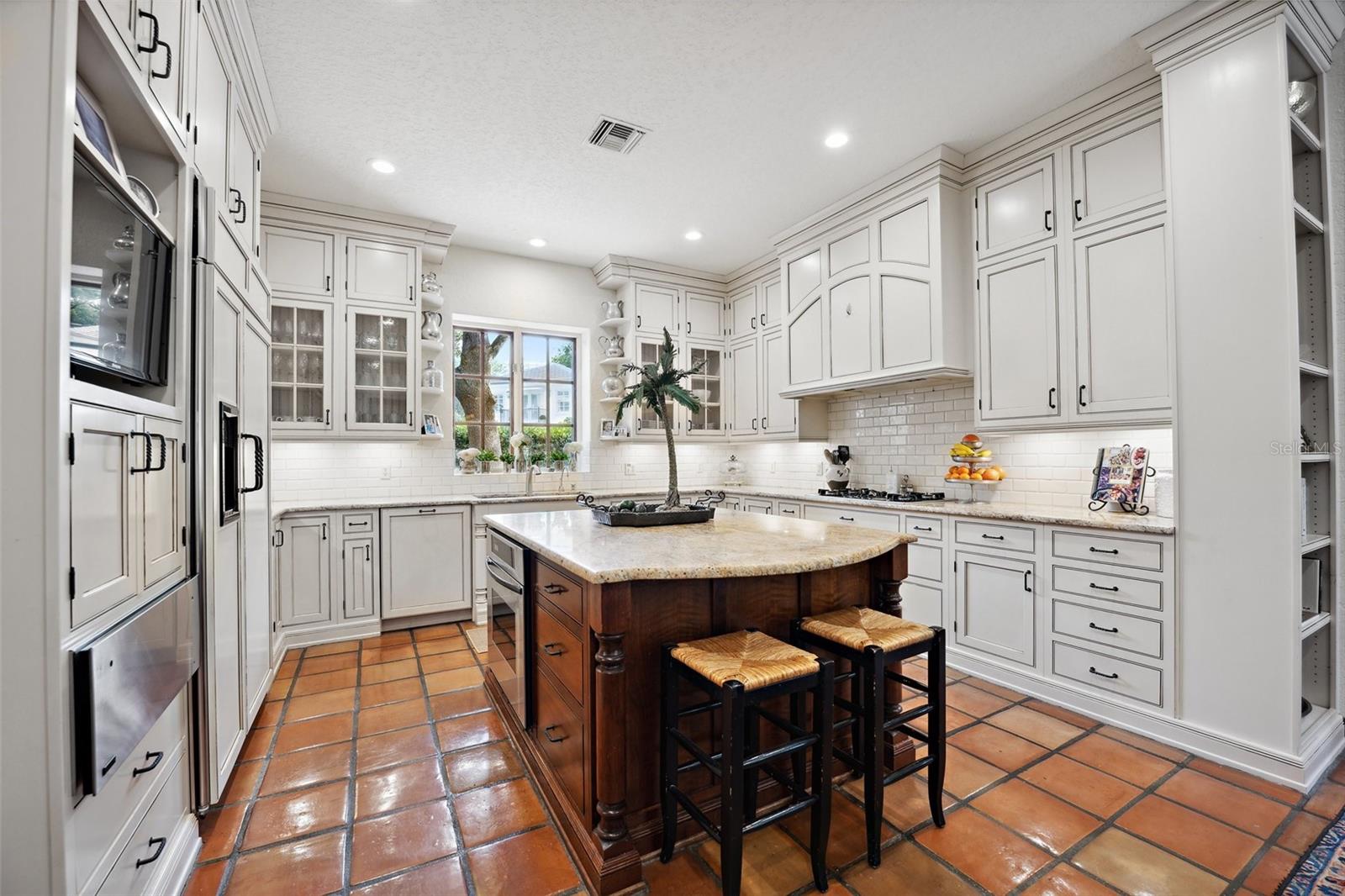 TWELVE OAKS - Residential