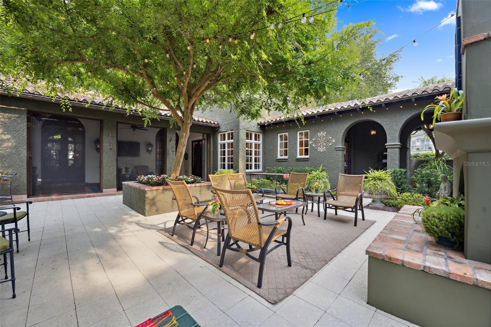 TWELVE OAKS - Residential