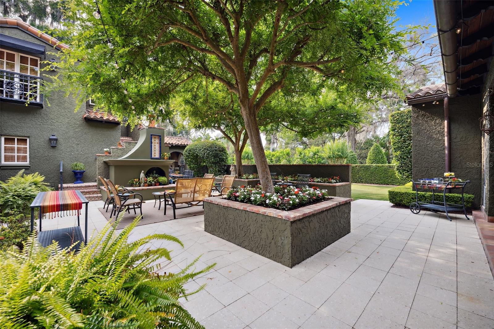 TWELVE OAKS - Residential