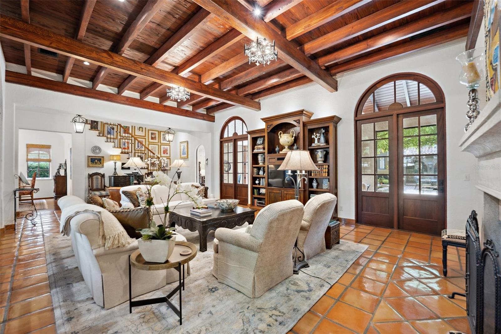 TWELVE OAKS - Residential