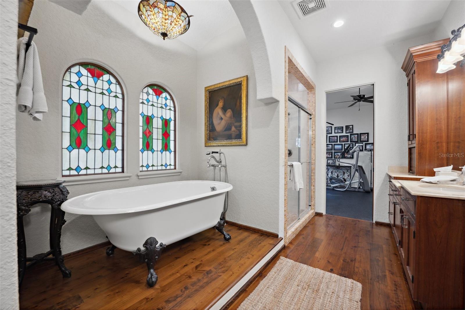 TWELVE OAKS - Residential
