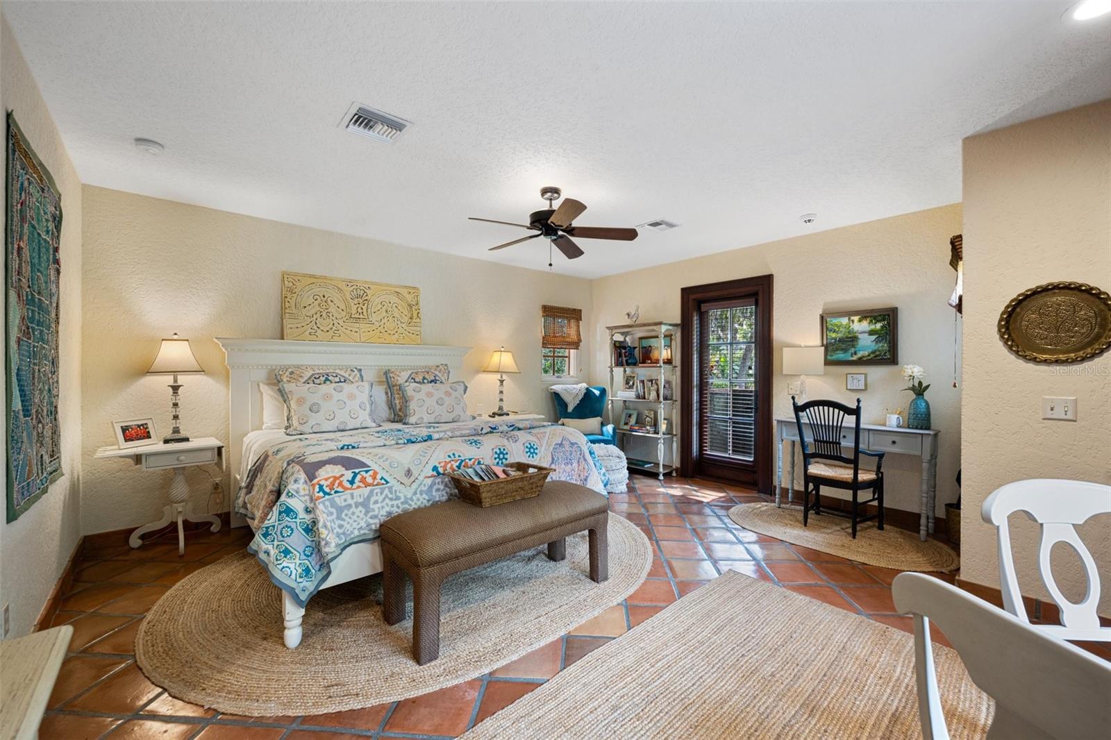 TWELVE OAKS - Residential