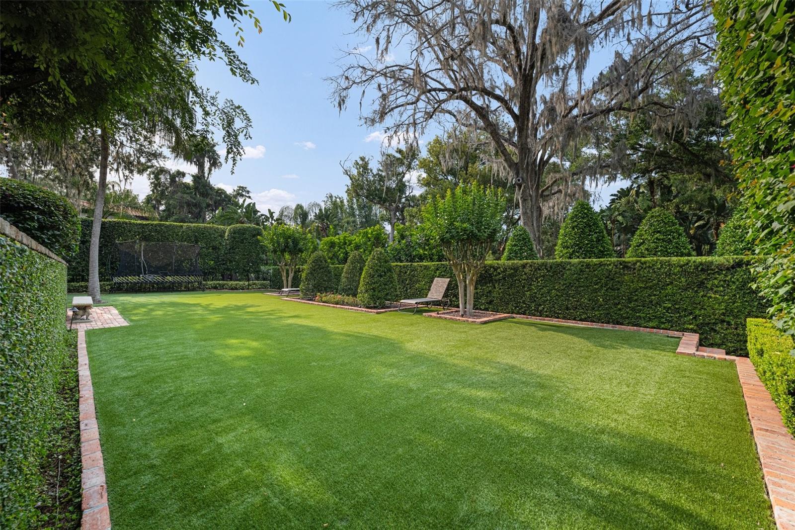 TWELVE OAKS - Residential